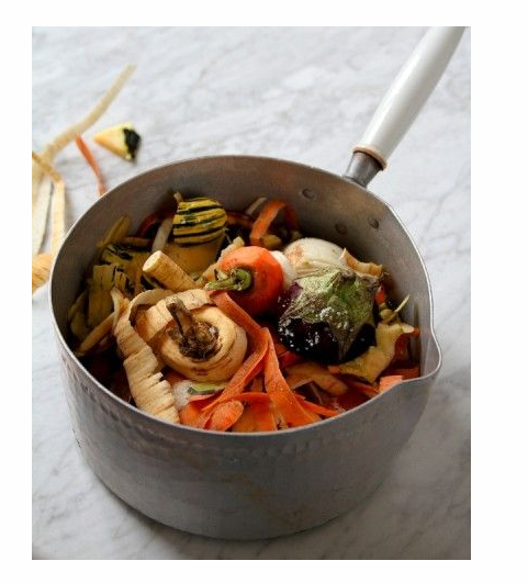 Le bouillon de pluches de légumes: la recette pour ne plus rien